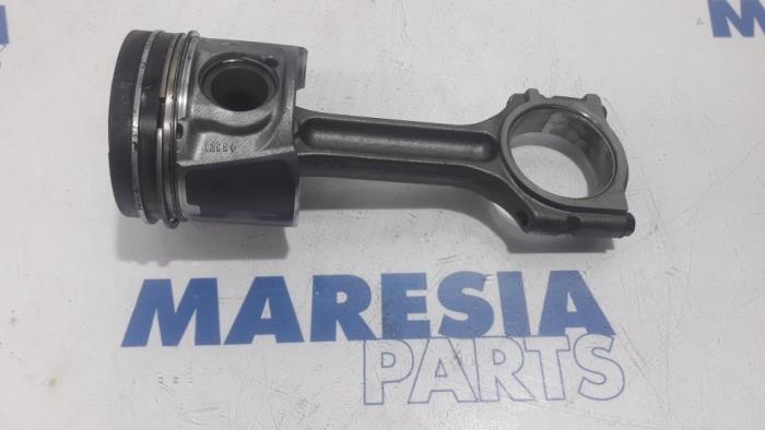 Usagé Piston Renault Master III (FV) 2.3 dCi 145 16V FWD Prix € 90,75 Prix TTC proposé par Maresia Parts