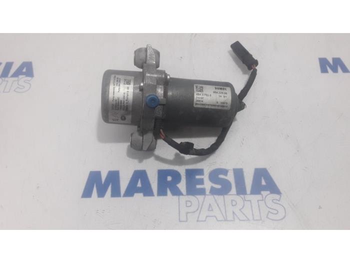 Vacuum pump (diesel) from a Peugeot 508 SW (8E/8U) 2.0 RXH HYbrid4 16V 2013