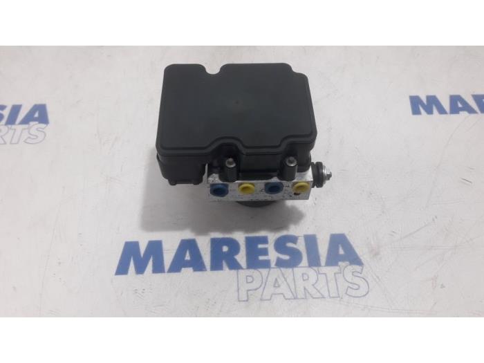 Usagé Pompe ABS Peugeot 308 (L3/L8/LB/LH/LP) 1.2 12V e-THP PureTech 130 Prix € 262,50 Règlement à la marge proposé par Maresia Parts