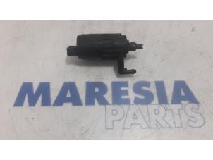 Used Windscreen washer pump Alfa Romeo 159 (939AX) 2.2 JTS 16V Price € 30,00 Margin scheme offered by Maresia Parts