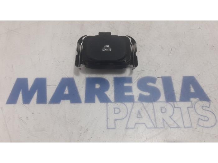 Begagnade Regnsensor Citroen C5 III Berline (RD) 1.6 HDiF 16V Pris € 35,00 Marginaltabell erbjuds av Maresia Parts