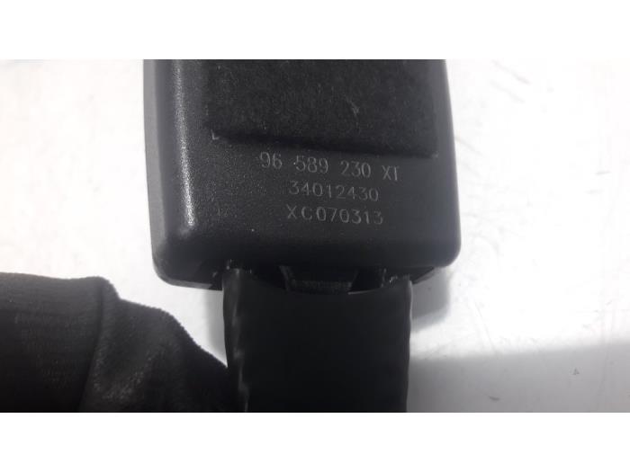 Front seatbelt buckle, right from a Citroën C5 III Berline (RD) 1.6 HDiF 16V 2013