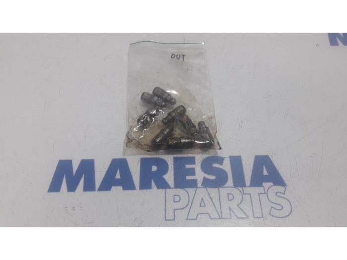 Gebrauchte Ventilstößel Citroen C3 Picasso (SH) 1.4 16V VTI 95 Preis € 25,00 Margenregelung angeboten von Maresia Parts