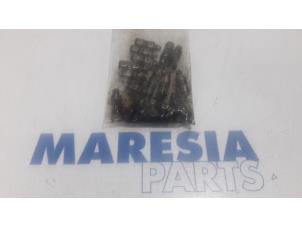 Used Tappet Renault Trafic New (JL) 2.0 dCi 16V 115 Price € 42,35 Inclusive VAT offered by Maresia Parts