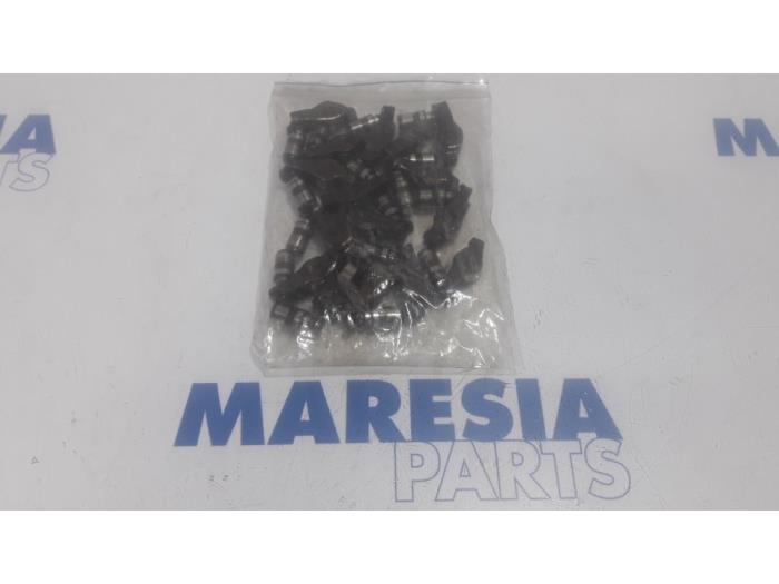 Usagé Culbuteur Peugeot 508 (8D) 1.6 THP 16V Prix € 50,00 Règlement à la marge proposé par Maresia Parts