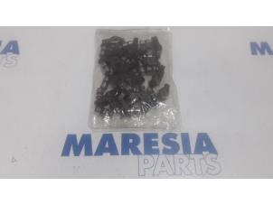 Used Rocker arm Peugeot 508 (8D) 1.6 THP 16V Price € 50,00 Margin scheme offered by Maresia Parts