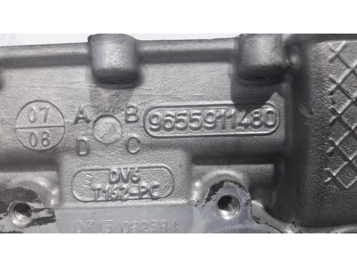 Cylinder head from a Peugeot Expert (G9) 1.6 HDi 90 2008
