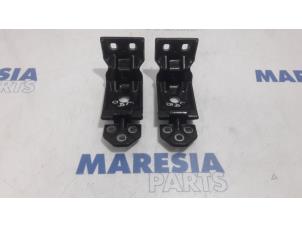 Gebrauchte Scharnier- Set Renault Master IV (MA/MB/MC/MD/MH/MF/MG/MH) 2.3 dCi 135 16V FWD Preis € 127,05 Mit Mehrwertsteuer angeboten von Maresia Parts