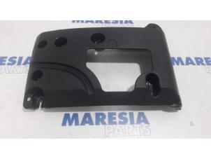 Used Rear bumper bracket, left Renault Master IV (MA/MB/MC/MD/MH/MF/MG/MH) 2.3 dCi 135 16V FWD Price € 36,30 Inclusive VAT offered by Maresia Parts