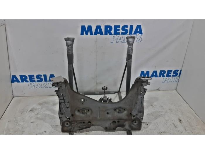 Begagnade Underram Renault Clio IV (5R) 0.9 Energy TCE 90 12V Pris € 105,00 Marginaltabell erbjuds av Maresia Parts