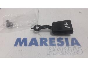 Gebrauchte Sicherheitsgurt Schließe Mitte vorne Renault Master IV (MA/MB/MC/MD/MH/MF/MG/MH) 2.3 dCi 135 16V FWD Preis € 48,40 Mit Mehrwertsteuer angeboten von Maresia Parts