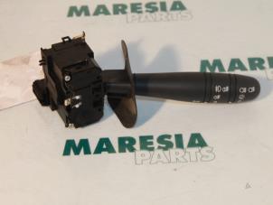 Used Indicator switch Renault Clio II (BB/CB) 1.6 16V Price € 25,00 Margin scheme offered by Maresia Parts