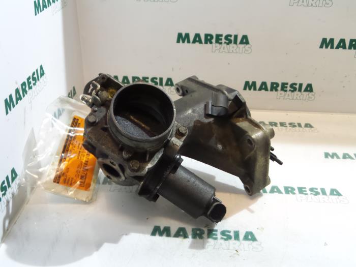 Usagé Boitier papillon Renault Espace (JK) 2.2 dCi 150 16V Grand Espace Prix € 105,00 Règlement à la marge proposé par Maresia Parts