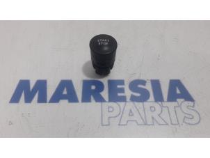 Used Start/stop switch Renault Clio IV (5R) 0.9 Energy TCE 90 12V Price € 9,99 Margin scheme offered by Maresia Parts