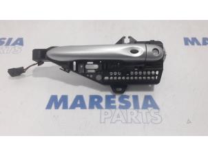 Used Door handle 4-door, front left Renault Clio IV (5R) 0.9 Energy TCE 90 12V Price € 25,00 Margin scheme offered by Maresia Parts
