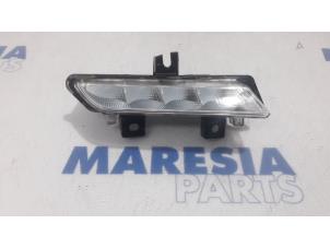 Used Daytime running light, right Renault Clio IV (5R) 0.9 Energy TCE 90 12V Price € 40,00 Margin scheme offered by Maresia Parts