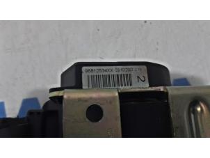 Used Rear seatbelt, right Peugeot 308 (4A/C) 1.6 VTI 16V Price € 50,00 Margin scheme offered by Maresia Parts