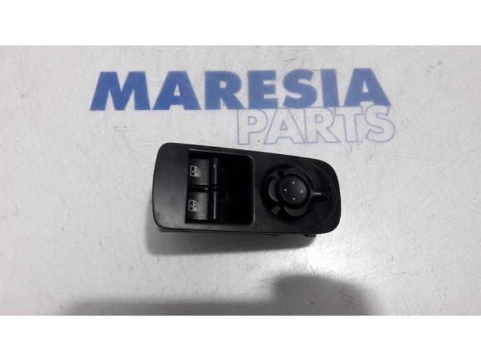 Usados Interruptor combinado de ventanillas Alfa Romeo MiTo (955) 0.9 TwinAir Precio € 30,00 Norma de margen ofrecido por Maresia Parts