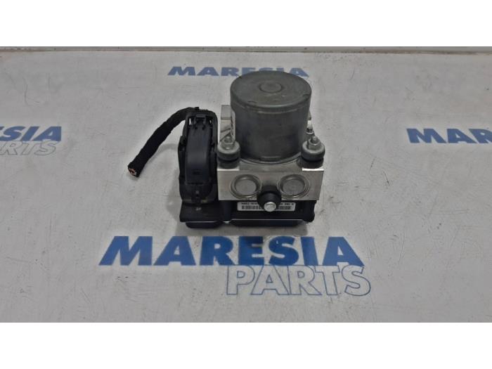 Begagnade ABS-pump Alfa Romeo MiTo (955) 0.9 TwinAir Pris € 131,25 Marginaltabell erbjuds av Maresia Parts