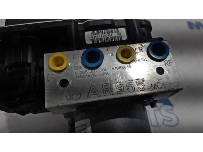 ABS pump from a Alfa Romeo MiTo (955) 0.9 TwinAir 2014