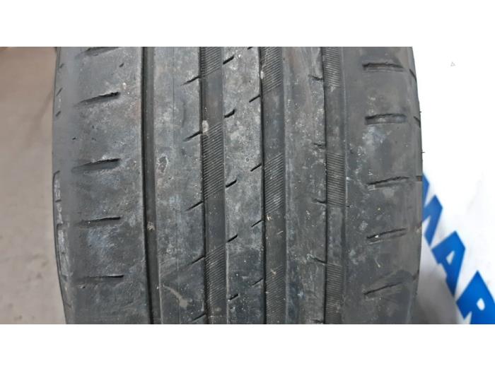 Sport rims set + tires from a Peugeot 5008 I (0A/0E) 1.6 THP 16V 2011