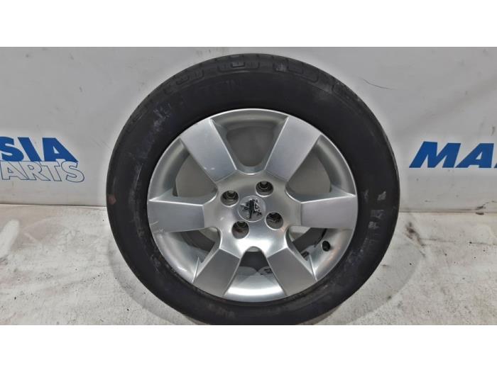 Sport rims set + tires from a Peugeot 5008 I (0A/0E) 1.6 THP 16V 2011