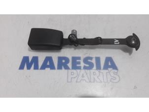 Used Front seatbelt buckle, left Renault Megane IV Estate (RFBK) 1.2 Energy TCE 130 Price € 30,00 Margin scheme offered by Maresia Parts