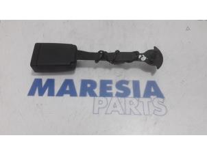 Used Front seatbelt buckle, right Renault Megane IV Estate (RFBK) 1.2 Energy TCE 130 Price € 30,00 Margin scheme offered by Maresia Parts