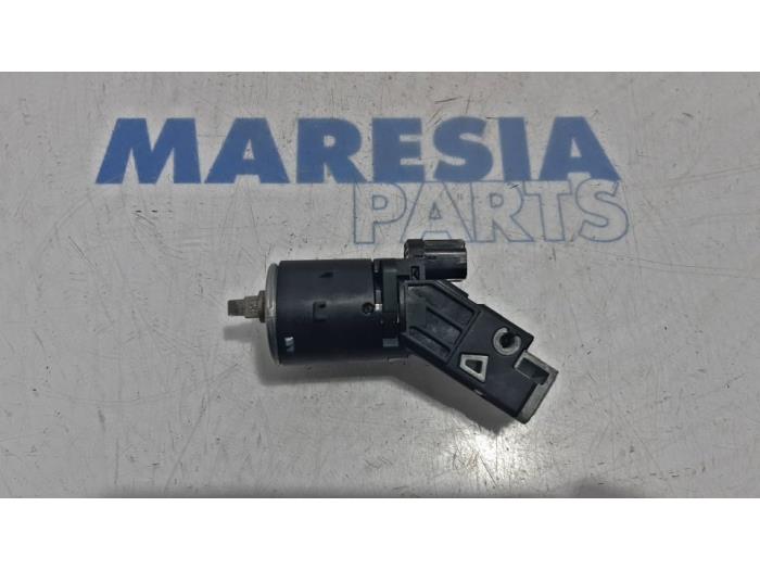 Zündschloss+Schlüssel van een Peugeot 308 (L3/L8/LB/LH/LP) 1.6 BlueHDi 100 2017