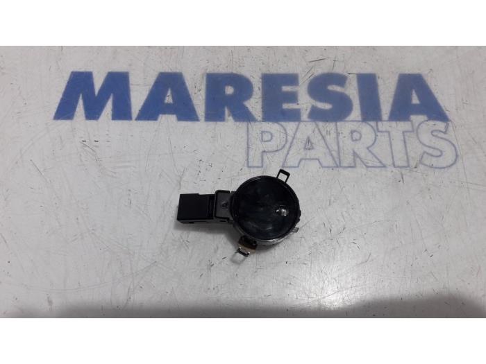 Gebrauchte Regensensor Peugeot 308 (L3/L8/LB/LH/LP) 1.6 BlueHDi 100 Preis € 30,00 Margenregelung angeboten von Maresia Parts