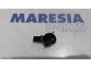 Used Rain sensor Peugeot 308 (L3/L8/LB/LH/LP) 1.6 BlueHDi 100 Price € 30,00 Margin scheme offered by Maresia Parts