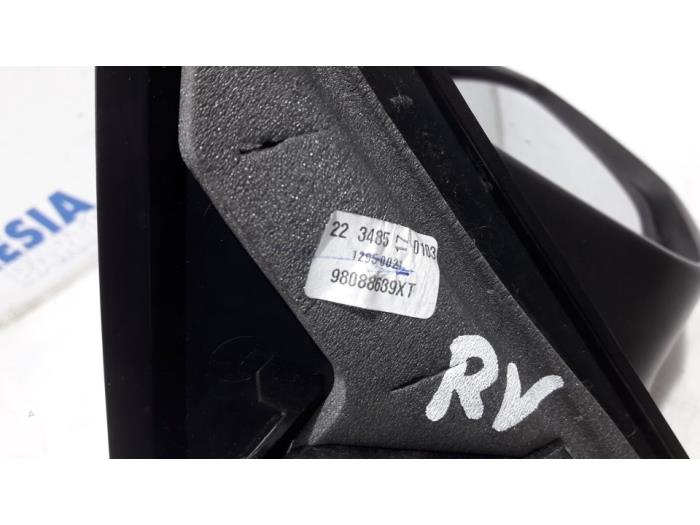 Retrovisor externo derecha de un Peugeot 308 (L3/L8/LB/LH/LP) 1.6 BlueHDi 100 2017