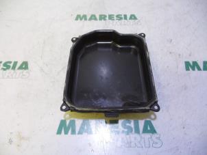 Used Gearbox cover Peugeot 307 CC (3B) 2.0 16V Price € 25,00 Margin scheme offered by Maresia Parts