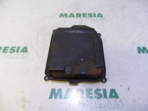 Used Gearbox cover Renault Clio II (BB/CB) 1.6 Autom. Price € 35,00 Margin scheme offered by Maresia Parts