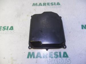 Used Gearbox cover Peugeot 407 SW (6E) 2.0 16V Price € 25,00 Margin scheme offered by Maresia Parts