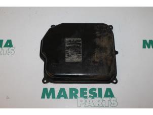 Usados Tapa de caja de cambios Renault Megane II (BM/CM) 1.6 16V Precio € 25,00 Norma de margen ofrecido por Maresia Parts