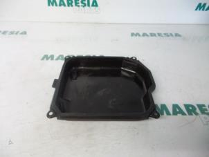 Usados Tapa de caja de cambios Peugeot 307 Break (3E) 1.6 16V Precio € 25,00 Norma de margen ofrecido por Maresia Parts