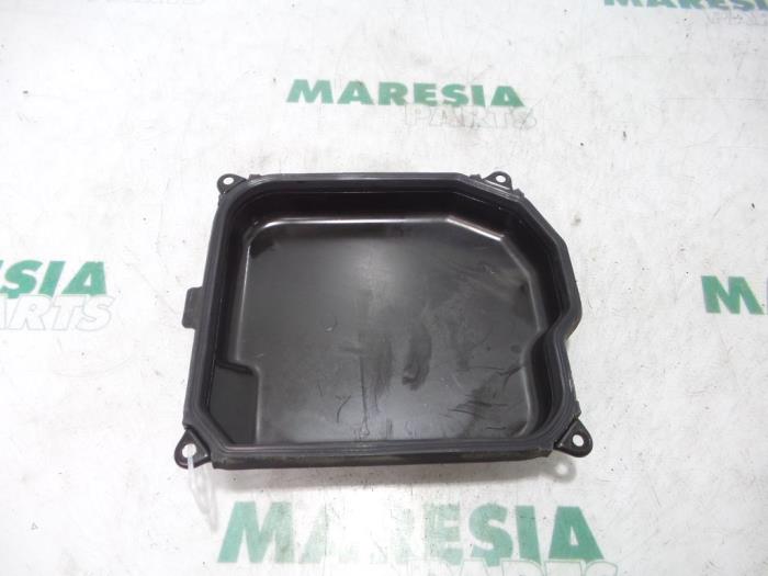 Gearbox cover from a Citroën C5 I Berline (DC) 2.0 16V 2002