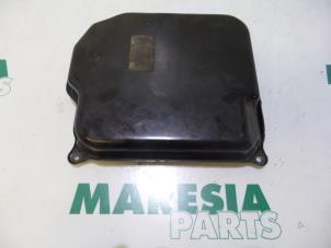 Używane Pokrywa skrzyni biegów Renault Scénic II (JM) 1.6 16V Cena € 25,00 Procedura marży oferowane przez Maresia Parts
