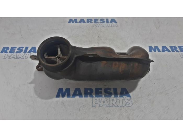 Exhaust manifold from a Peugeot 607 (9D/U) 2.0 16V 2001