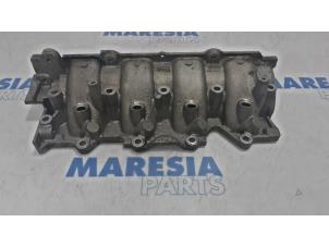 Used Intake manifold Dacia Duster (HS) 1.6 16V Price € 75,00 Margin scheme offered by Maresia Parts