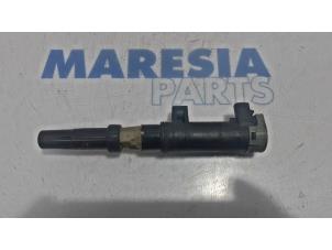 Usados Pasador bobina Dacia Duster (HS) 1.6 16V Precio € 15,00 Norma de margen ofrecido por Maresia Parts