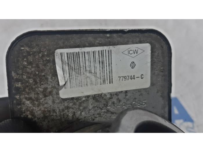 Soporte de filtro de aceite de un Renault Scénic III (JZ) 1.5 dCi 110 2011
