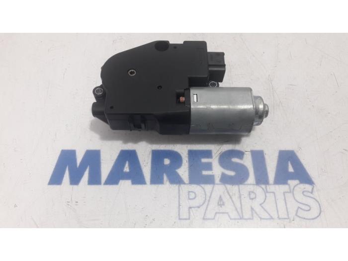 Używane Silnik szyberdachu Peugeot 5008 I (0A/0E) 1.6 THP 16V Cena € 89,99 Procedura marży oferowane przez Maresia Parts