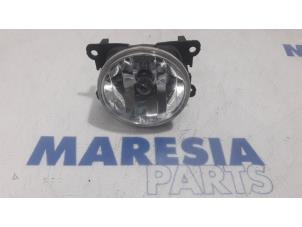 Used Fog light, front right Peugeot 5008 I (0A/0E) 1.6 THP 16V Price € 10,00 Margin scheme offered by Maresia Parts