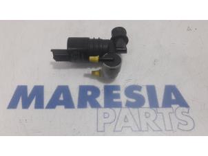 Used Windscreen washer pump Peugeot 3008 I (0U/HU) 1.6 VTI 16V Price € 10,00 Margin scheme offered by Maresia Parts