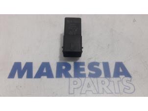 Used Glow plug relay Citroen C5 III Berline (RD) 1.6 HDiF 16V Price € 15,00 Margin scheme offered by Maresia Parts