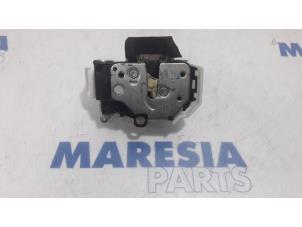 Used Sliding door lock mechanism, right Fiat Doblo Cargo (263) 1.3 MJ 16V DPF Euro 5 Price € 60,50 Inclusive VAT offered by Maresia Parts