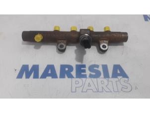 Used Fuel injector nozzle Renault Scénic III (JZ) 1.5 dCi 110 Price € 105,00 Margin scheme offered by Maresia Parts