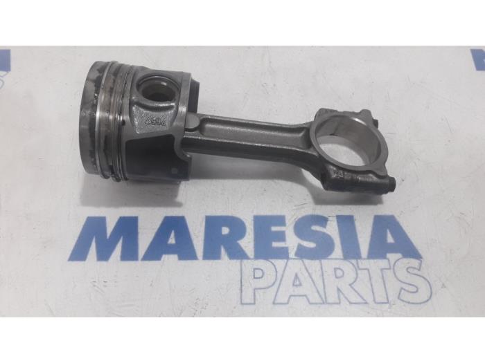 Gebrauchte Kolben Renault Scénic III (JZ) 1.5 dCi 110 Preis € 50,00 Margenregelung angeboten von Maresia Parts